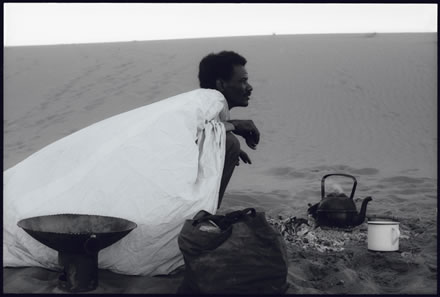 Moor preparing tea in a camp in the Adrar