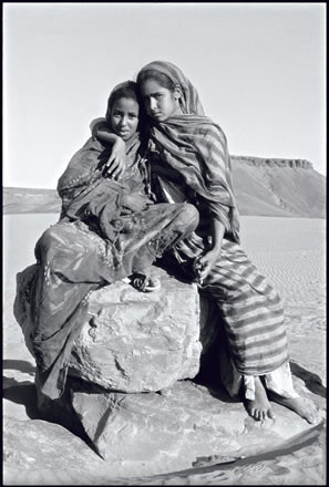 Nomad girls near Tarjit